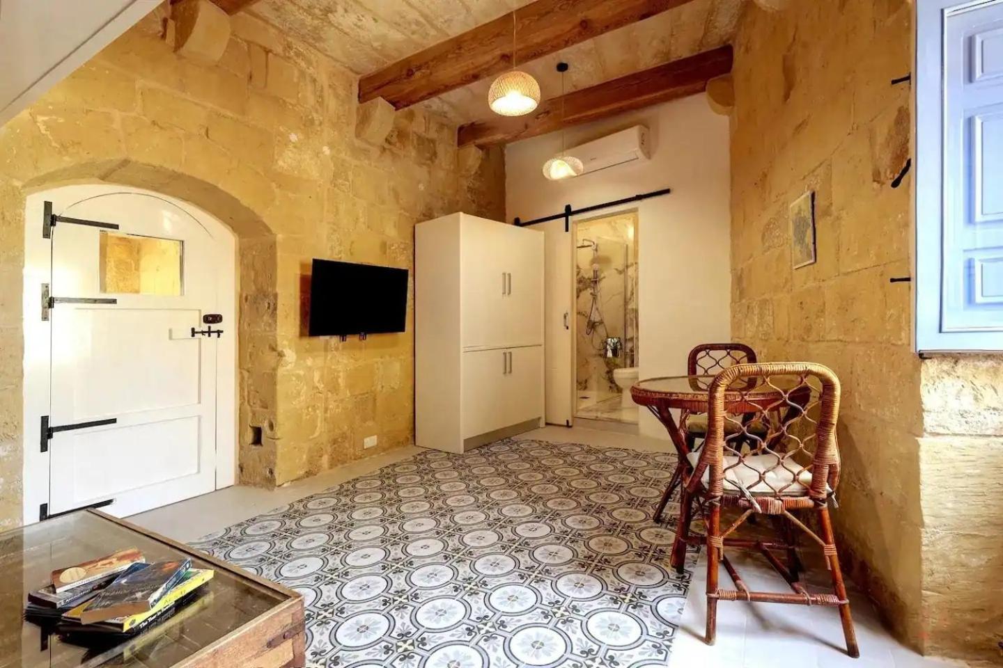 Historic Hideaways - 900 Year Old Converted Studios Victoria Zewnętrze zdjęcie