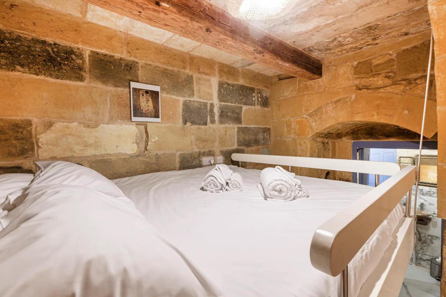 Historic Hideaways - 900 Year Old Converted Studios Victoria Zewnętrze zdjęcie