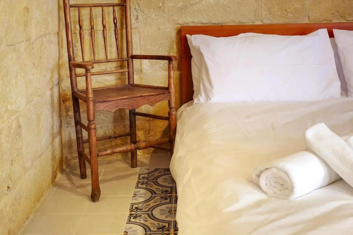 Historic Hideaways - 900 Year Old Converted Studios Victoria Zewnętrze zdjęcie