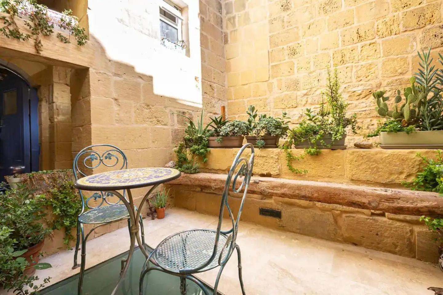 Historic Hideaways - 900 Year Old Converted Studios Victoria Zewnętrze zdjęcie