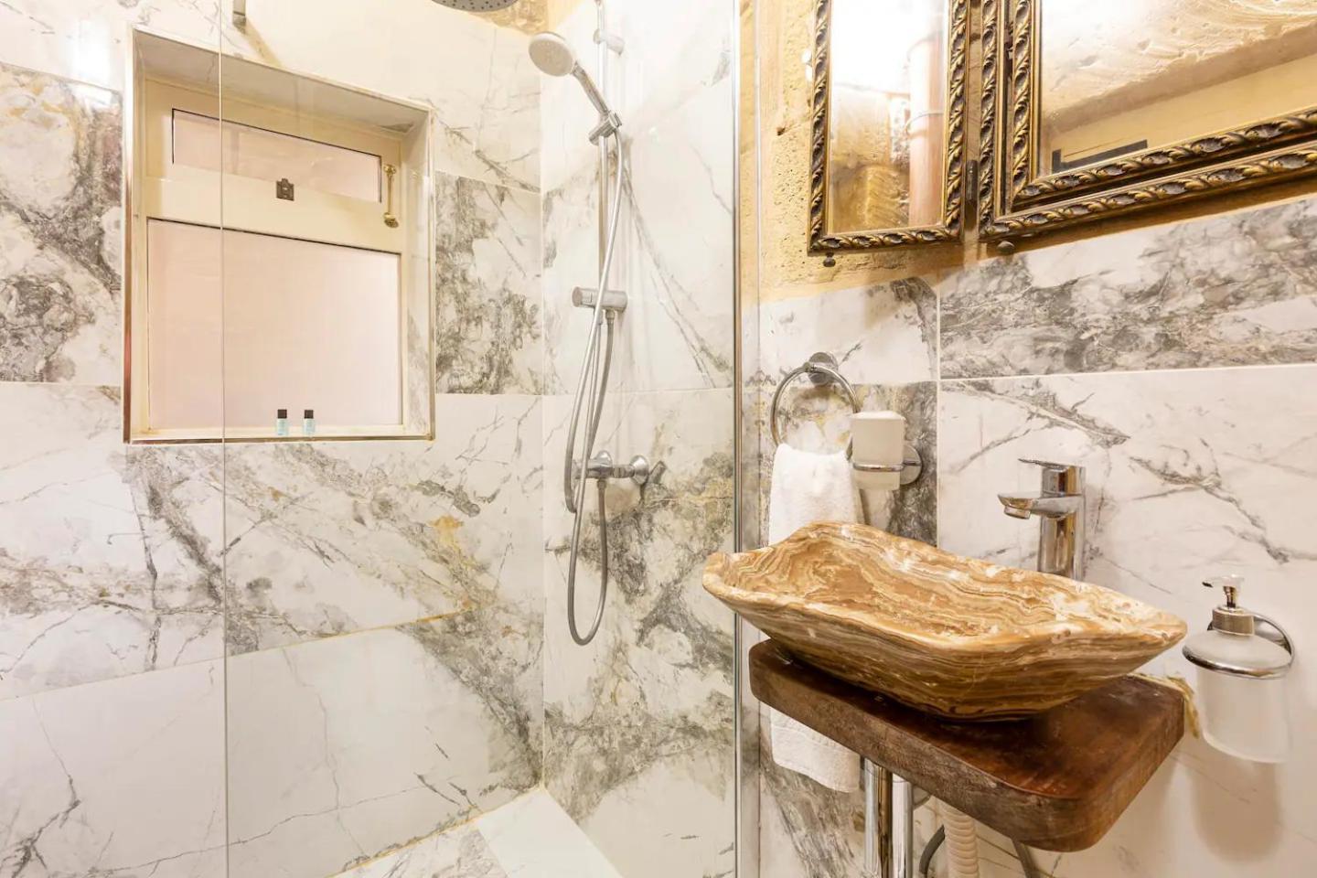 Historic Hideaways - 900 Year Old Converted Studios Victoria Zewnętrze zdjęcie