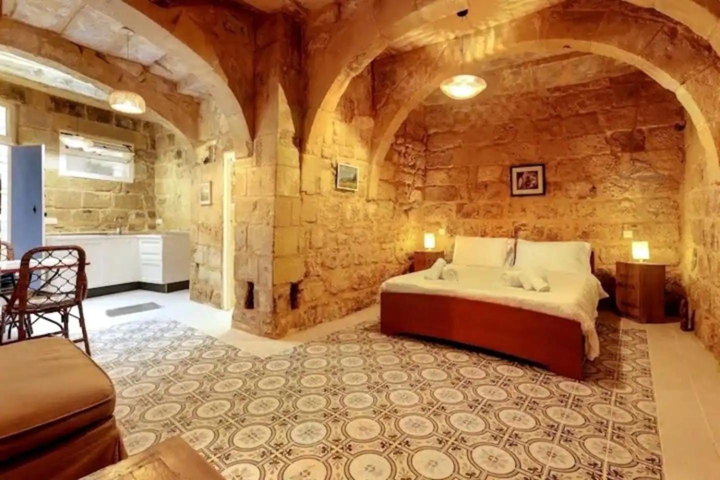 Historic Hideaways - 900 Year Old Converted Studios Victoria Zewnętrze zdjęcie
