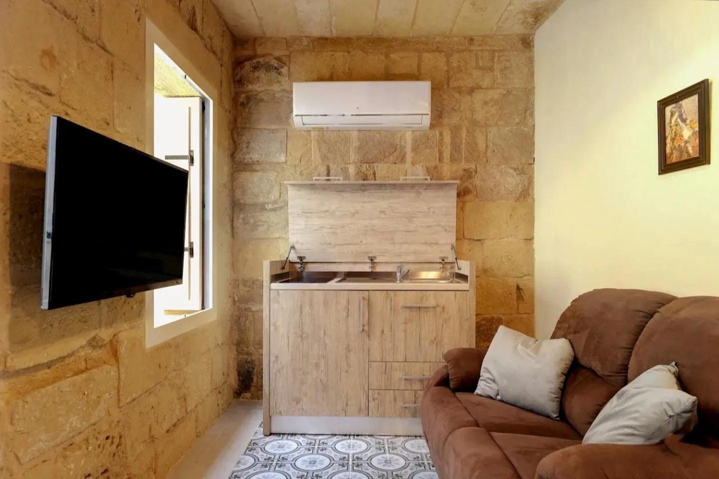 Historic Hideaways - 900 Year Old Converted Studios Victoria Zewnętrze zdjęcie