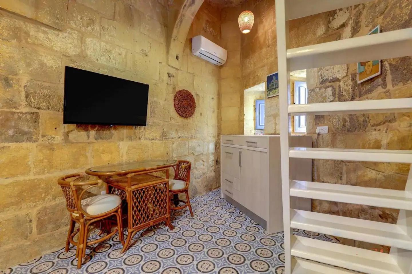 Historic Hideaways - 900 Year Old Converted Studios Victoria Zewnętrze zdjęcie