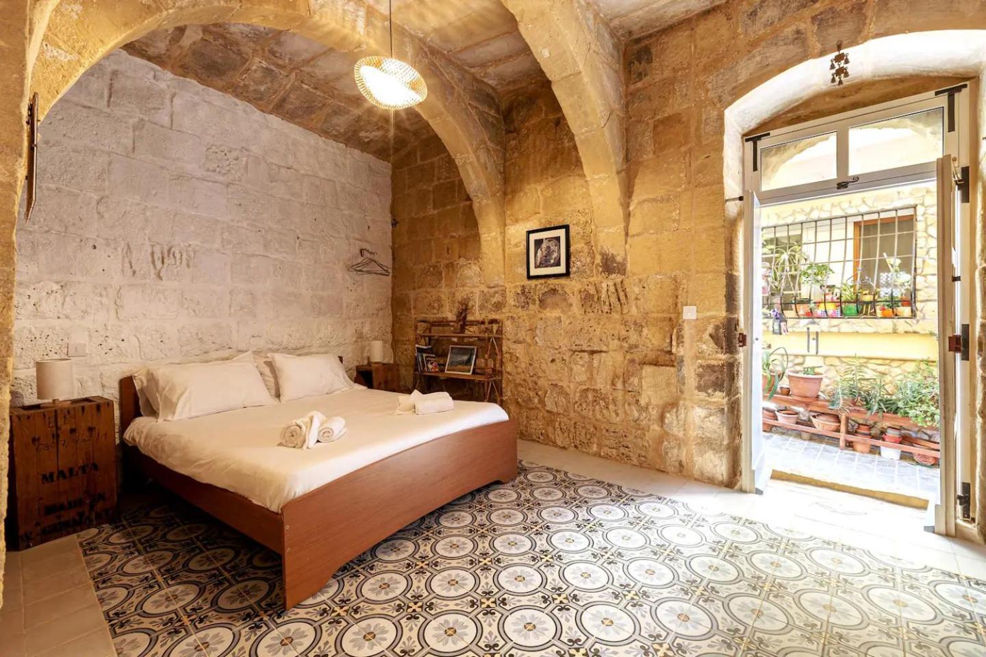 Historic Hideaways - 900 Year Old Converted Studios Victoria Zewnętrze zdjęcie