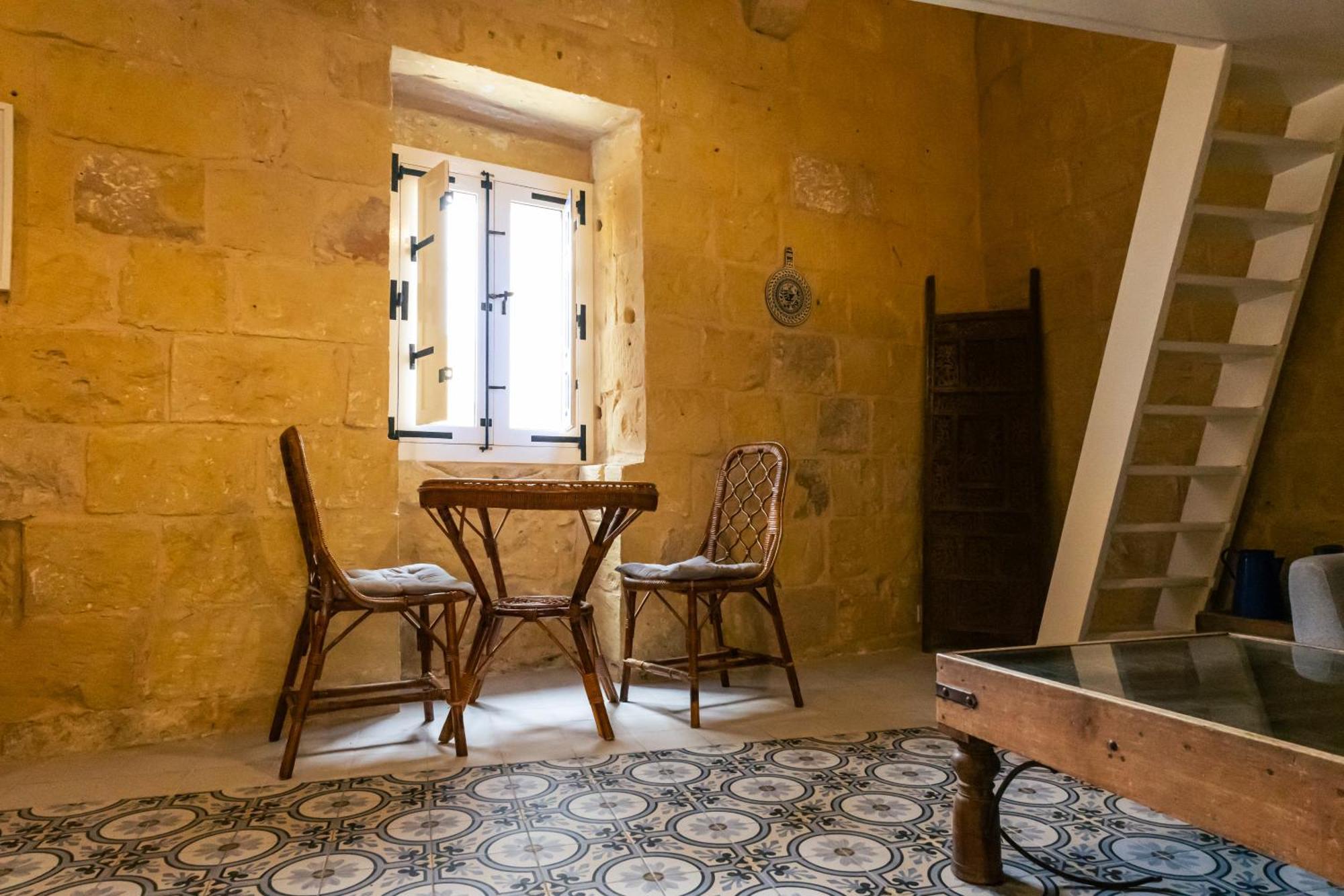 Historic Hideaways - 900 Year Old Converted Studios Victoria Zewnętrze zdjęcie
