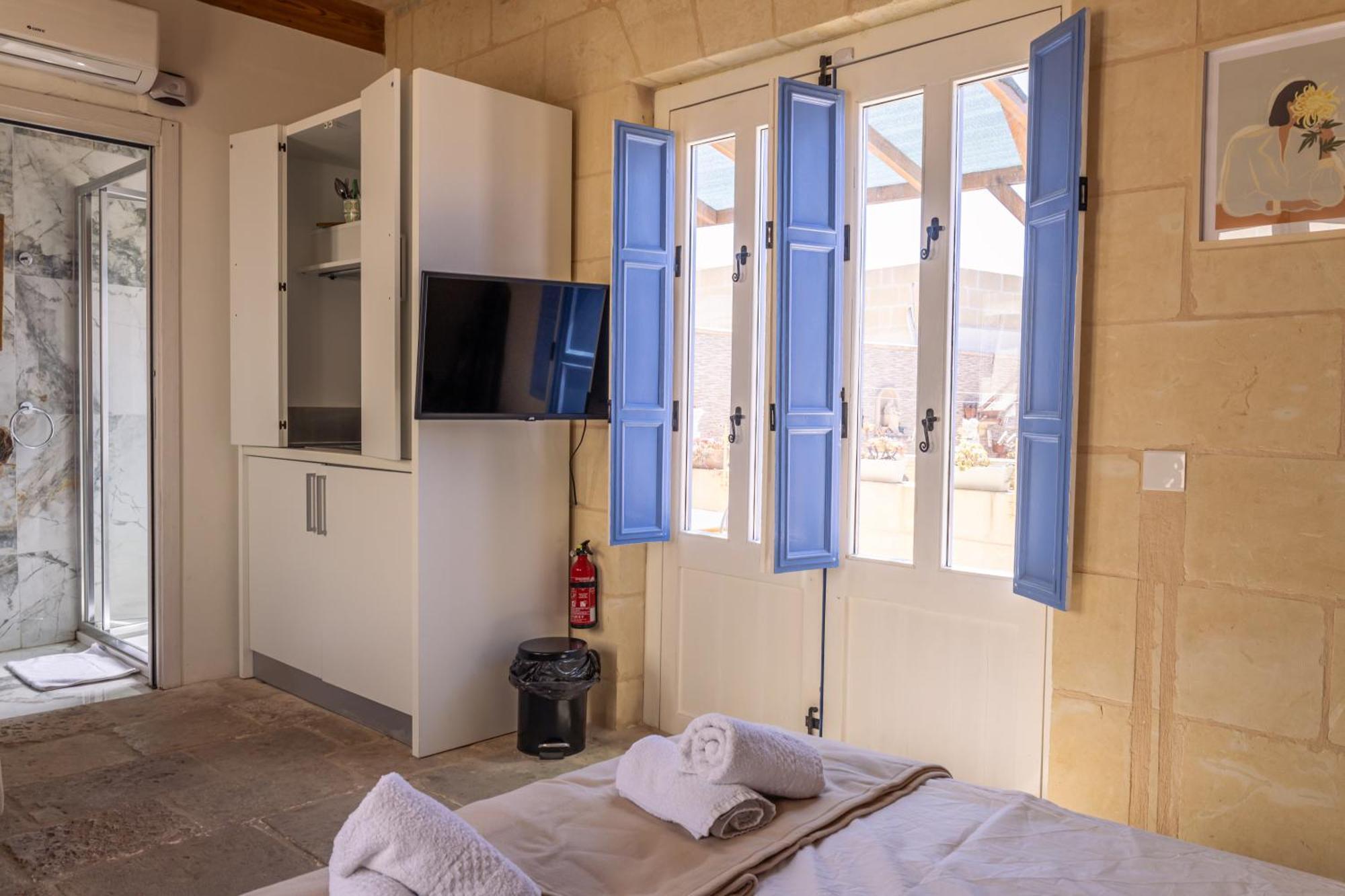 Historic Hideaways - 900 Year Old Converted Studios Victoria Zewnętrze zdjęcie