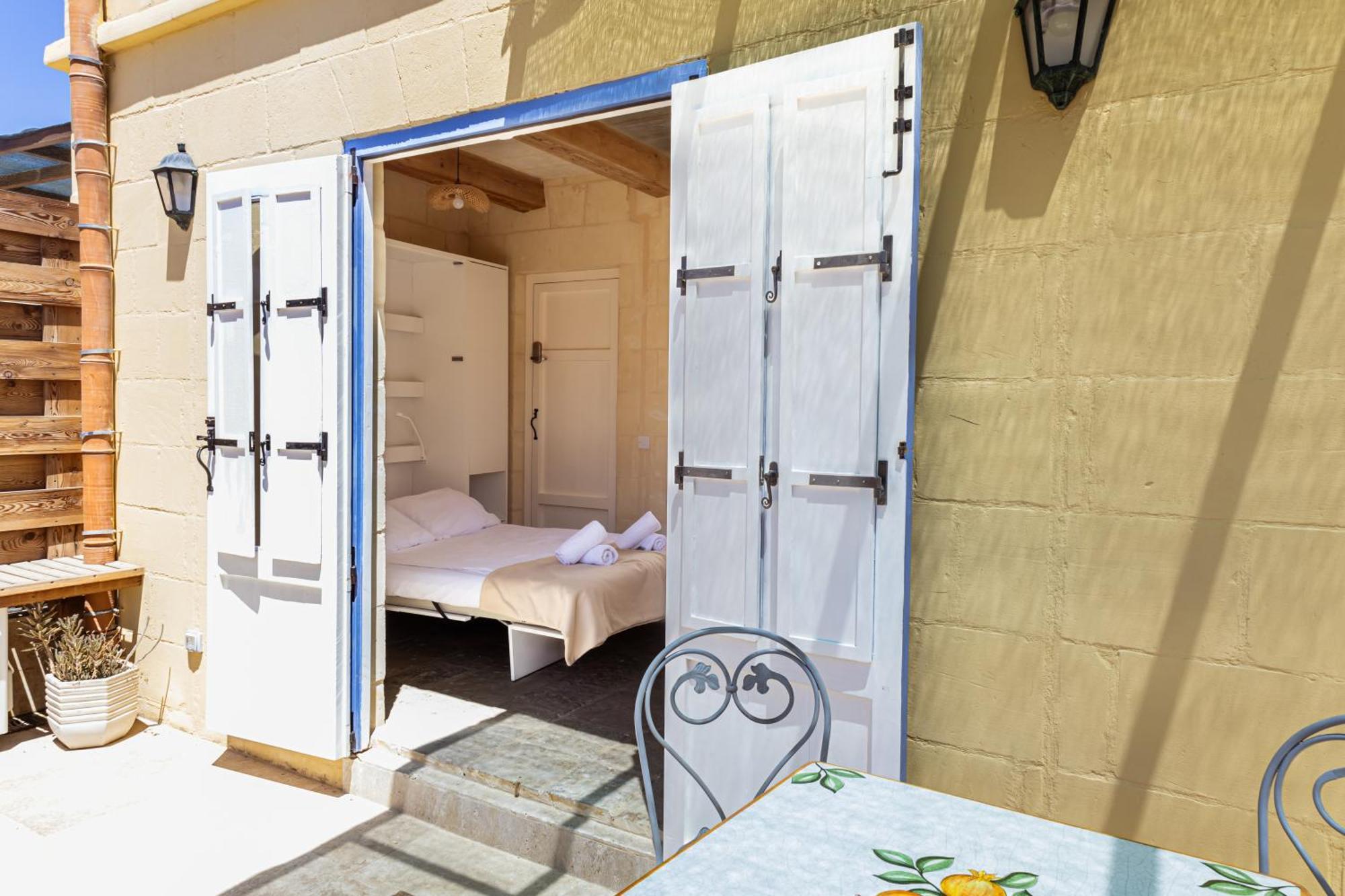 Historic Hideaways - 900 Year Old Converted Studios Victoria Zewnętrze zdjęcie