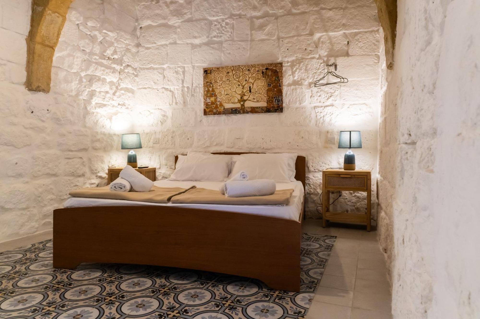 Historic Hideaways - 900 Year Old Converted Studios Victoria Zewnętrze zdjęcie