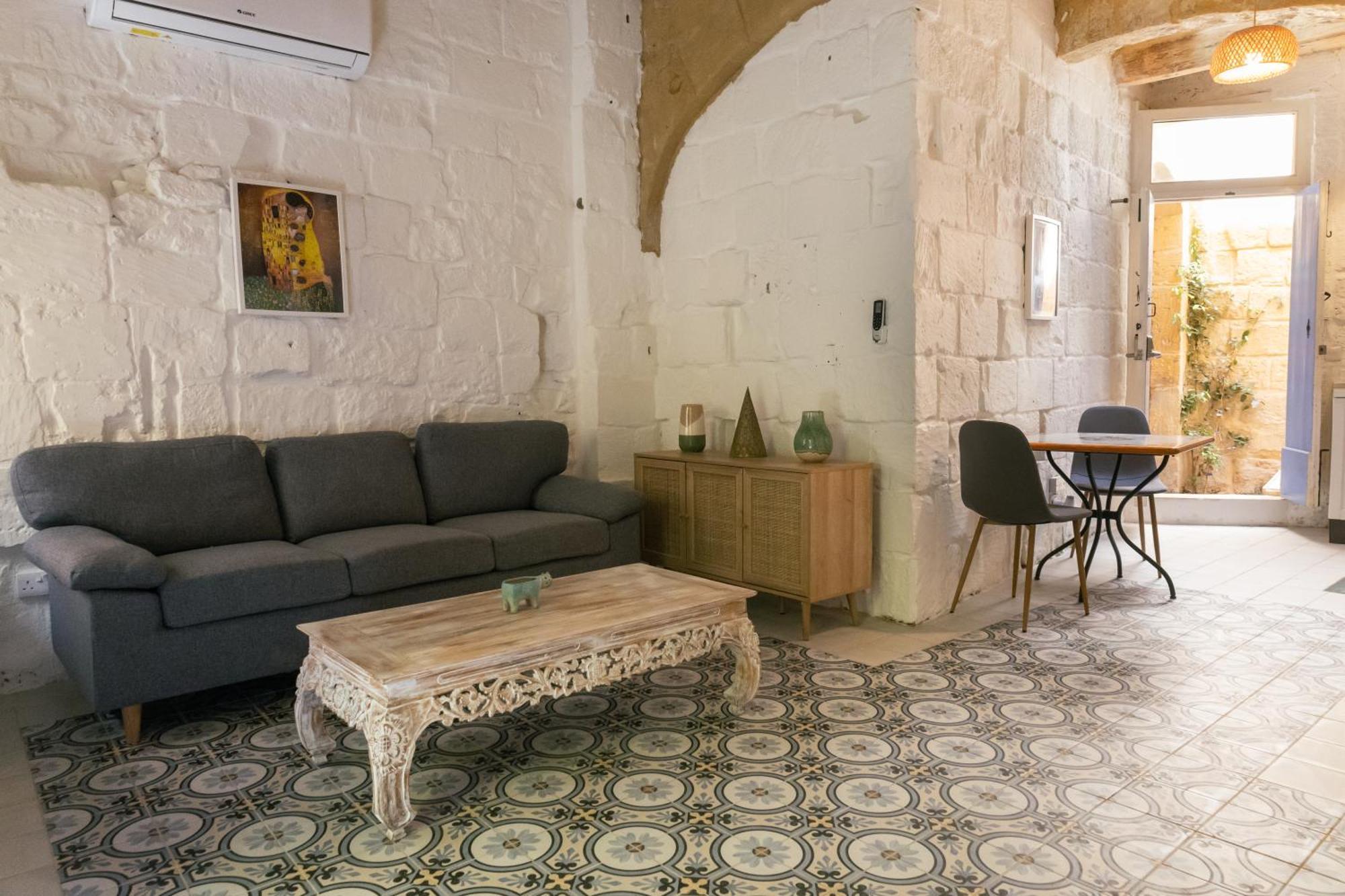 Historic Hideaways - 900 Year Old Converted Studios Victoria Zewnętrze zdjęcie