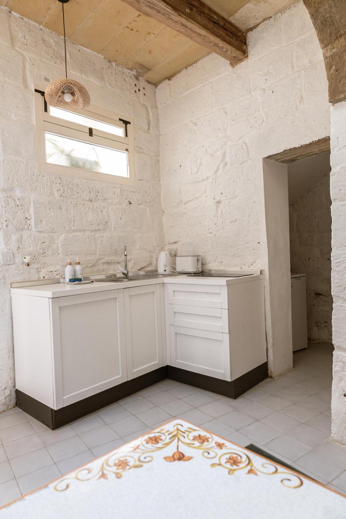 Historic Hideaways - 900 Year Old Converted Studios Victoria Zewnętrze zdjęcie