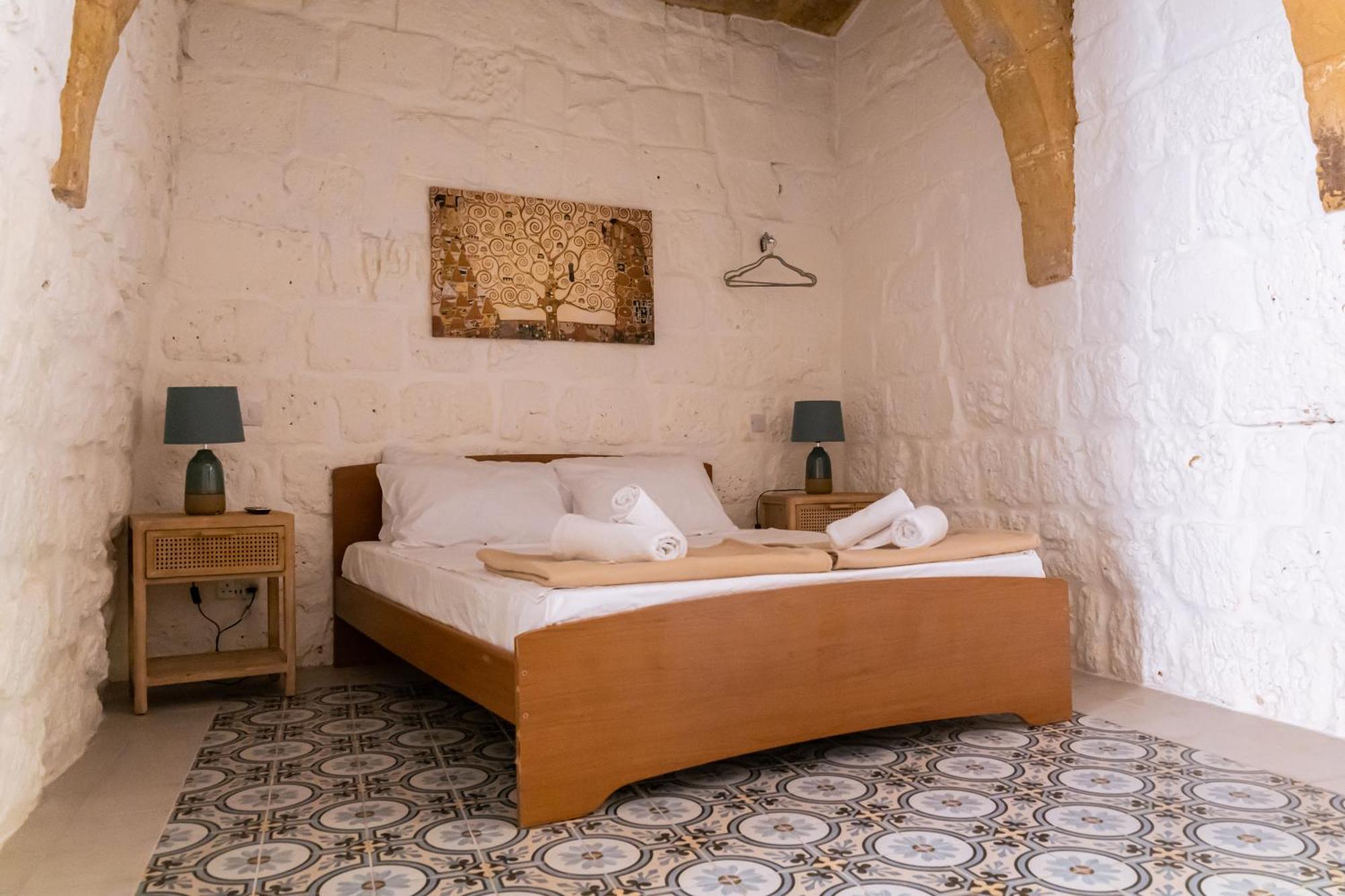 Historic Hideaways - 900 Year Old Converted Studios Victoria Zewnętrze zdjęcie