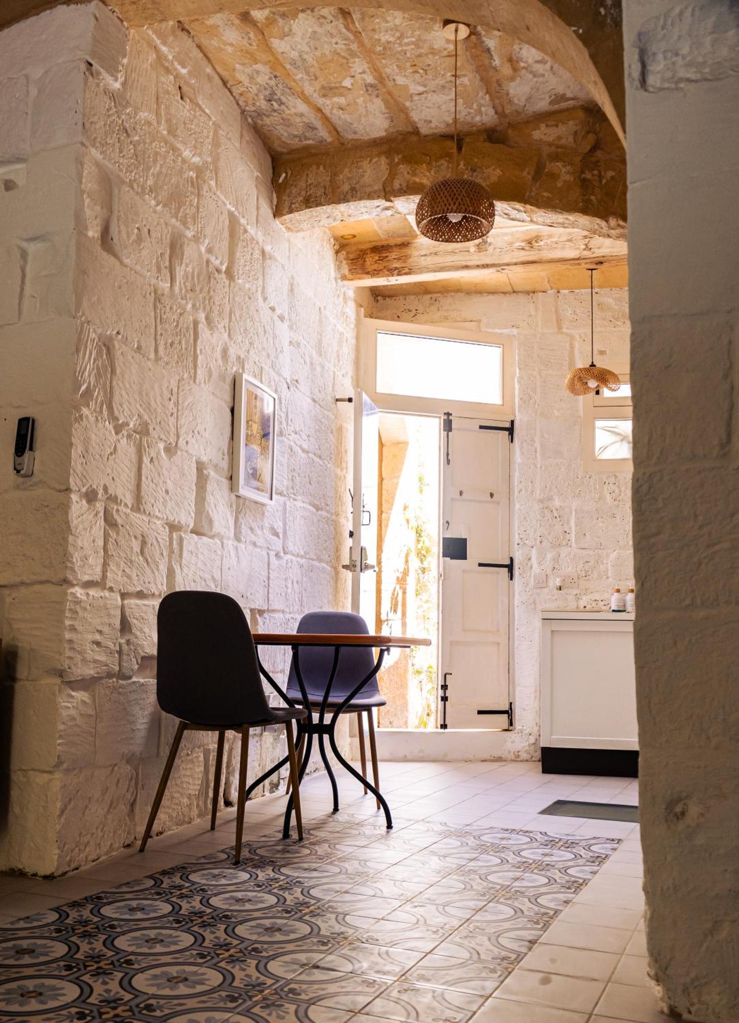 Historic Hideaways - 900 Year Old Converted Studios Victoria Zewnętrze zdjęcie