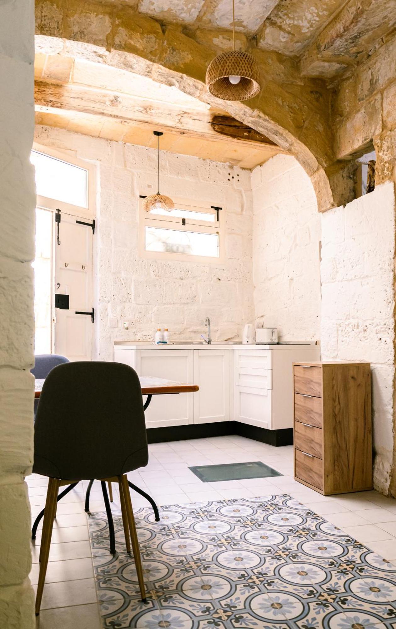 Historic Hideaways - 900 Year Old Converted Studios Victoria Zewnętrze zdjęcie