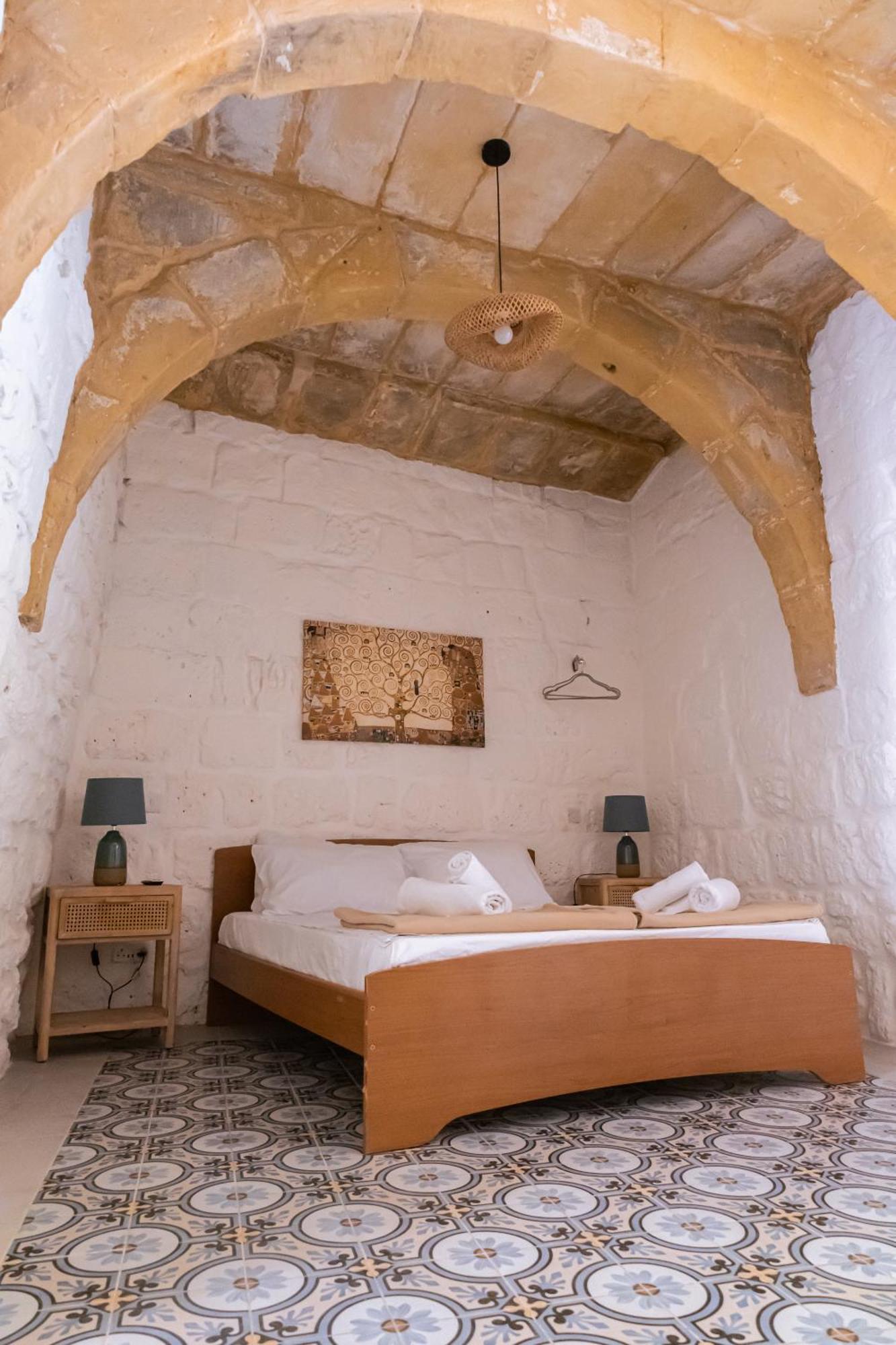 Historic Hideaways - 900 Year Old Converted Studios Victoria Zewnętrze zdjęcie