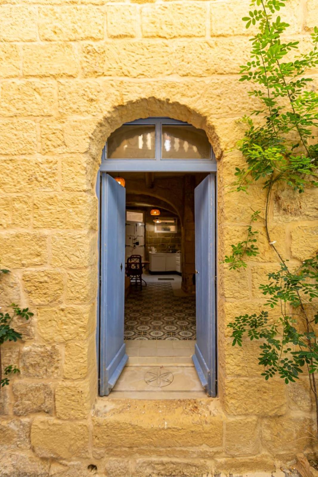 Historic Hideaways - 900 Year Old Converted Studios Victoria Zewnętrze zdjęcie